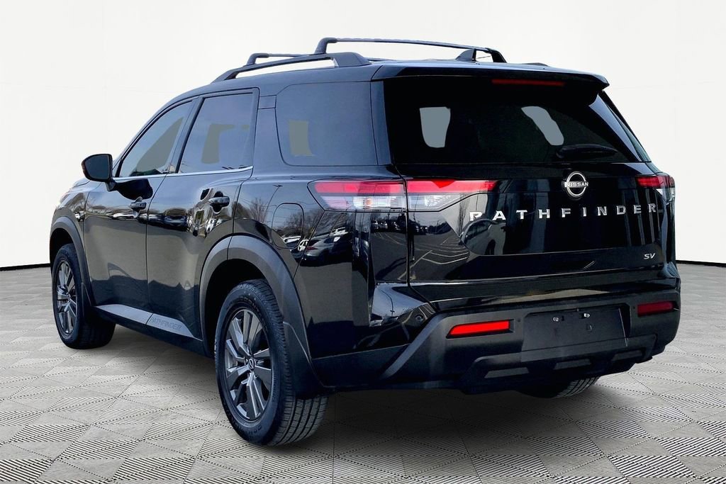 Used 2022 Nissan Pathfinder SV image 4
