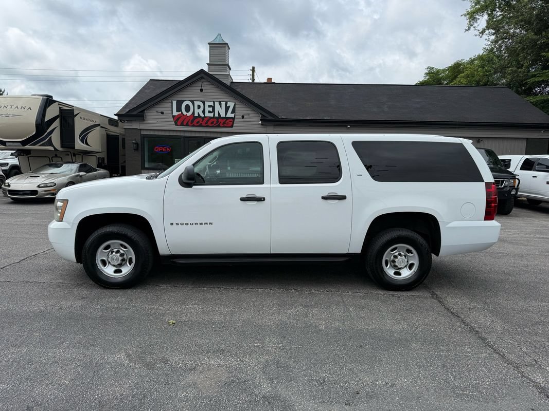 Used 2007 Chevrolet Suburban 2500 w/ Skid Plate Package AWD/4WD image 2
