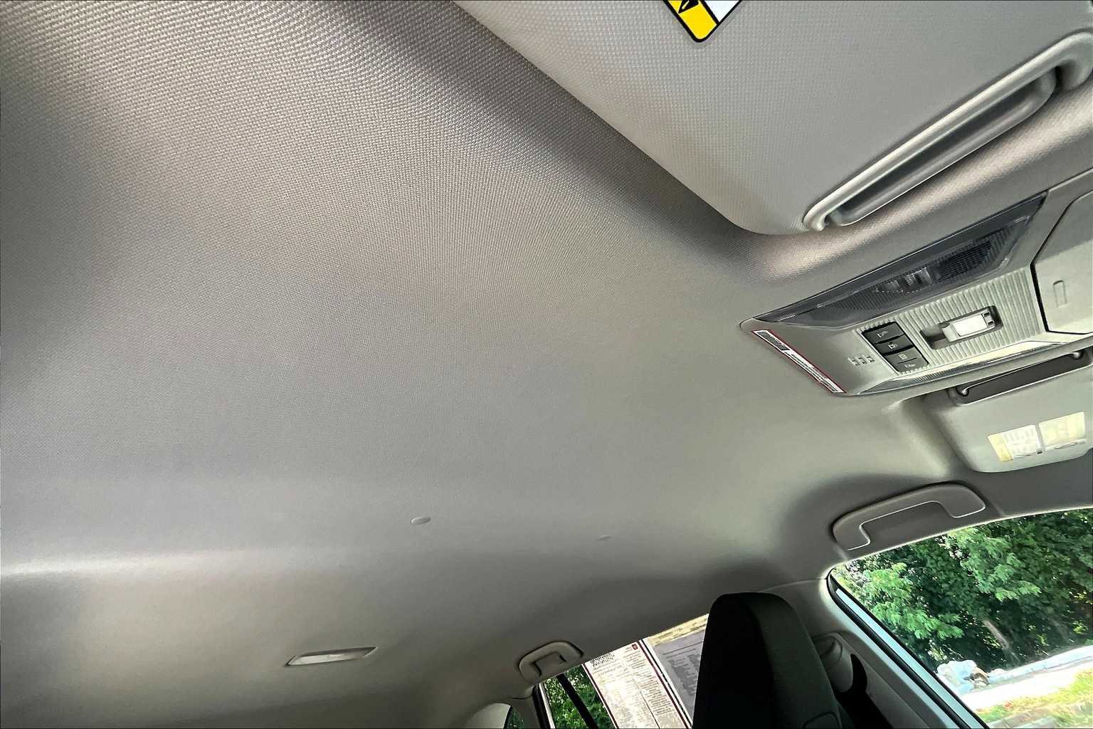 Used 2022 Toyota RAV4 XLE AWD/4WD image 24