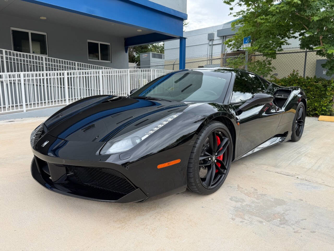 Used 2019 Ferrari 488 GTB RWD image 2