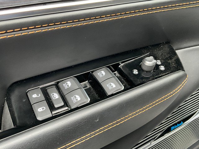 Used 2023 Jeep Grand Wagoneer Series III AWD/4WD image 32