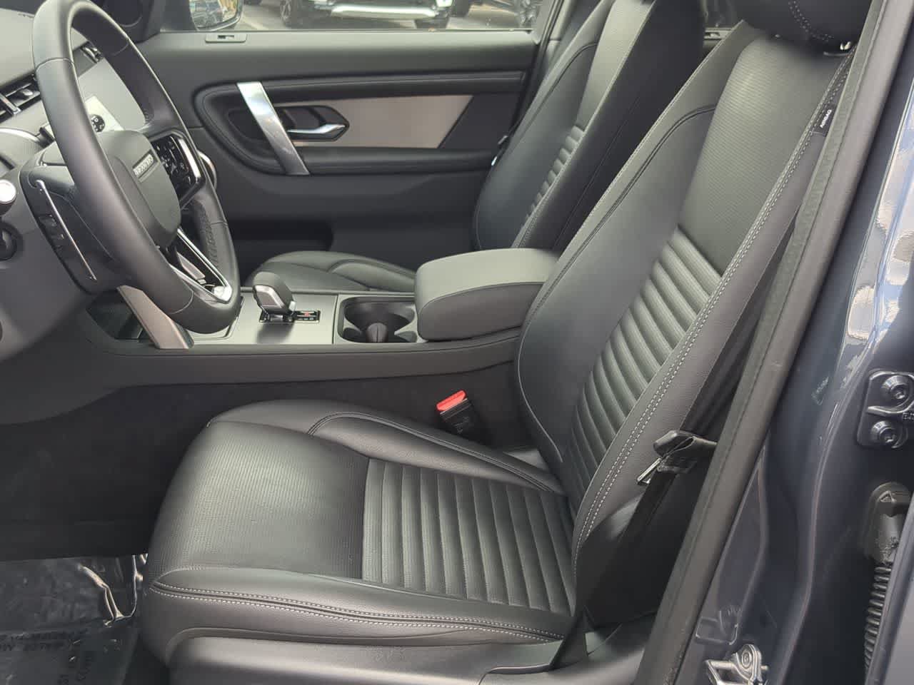 Certified 2025 Land Rover Discovery Sport Dynamic SE AWD/4WD image 16