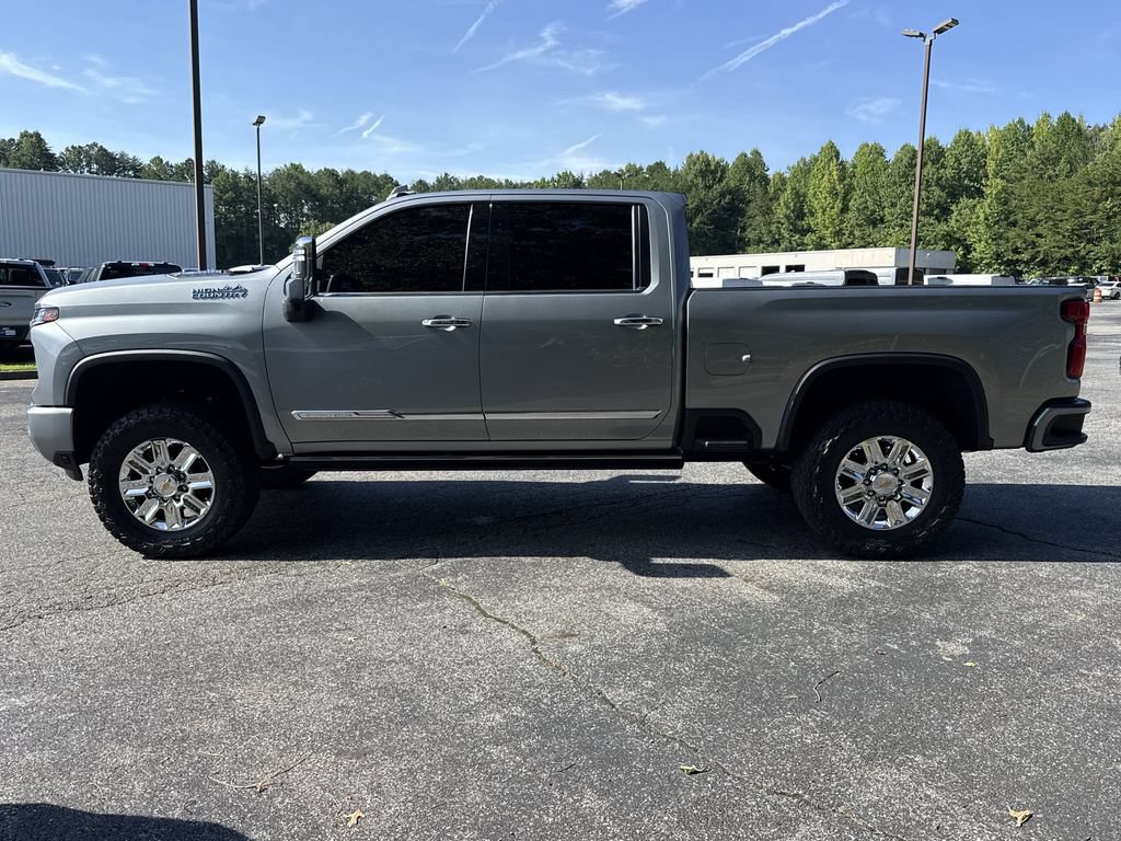 Used 2024 Chevrolet Silverado 2500 High Country w/ High Country Premium Package AWD/4WD image 4