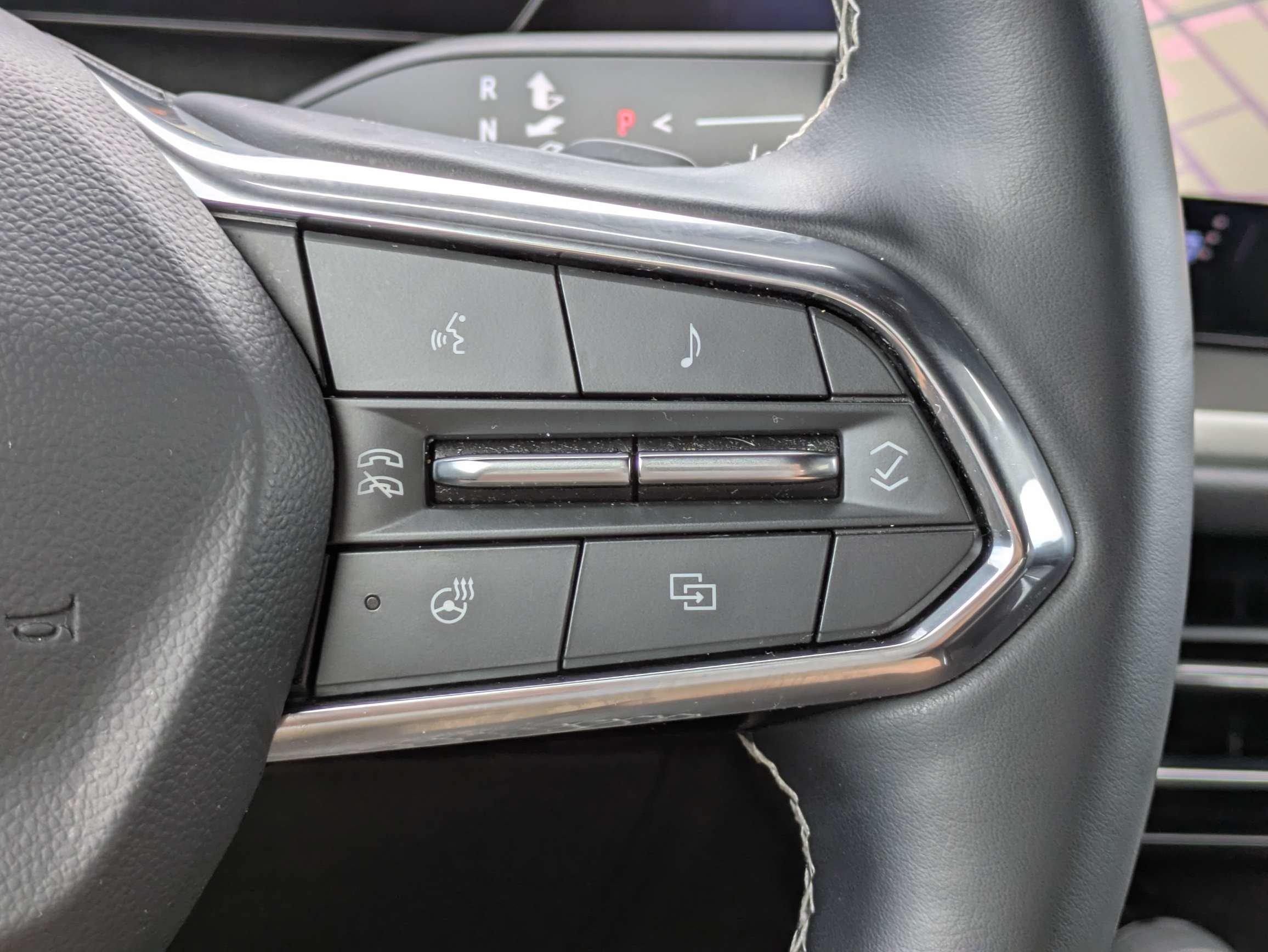 Used 2025 Chevrolet Traverse LT FWD image 23