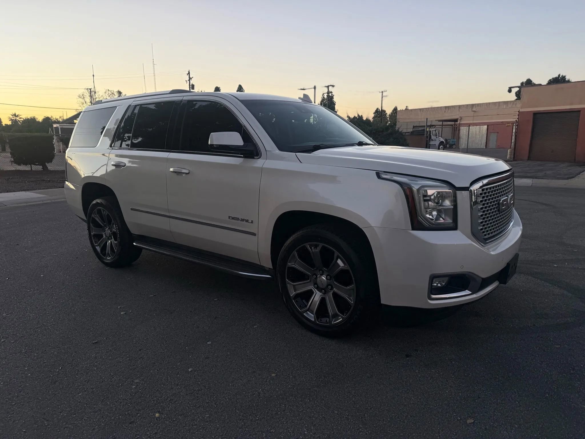 Used 2015 GMC Yukon Denali AWD/4WD image 3