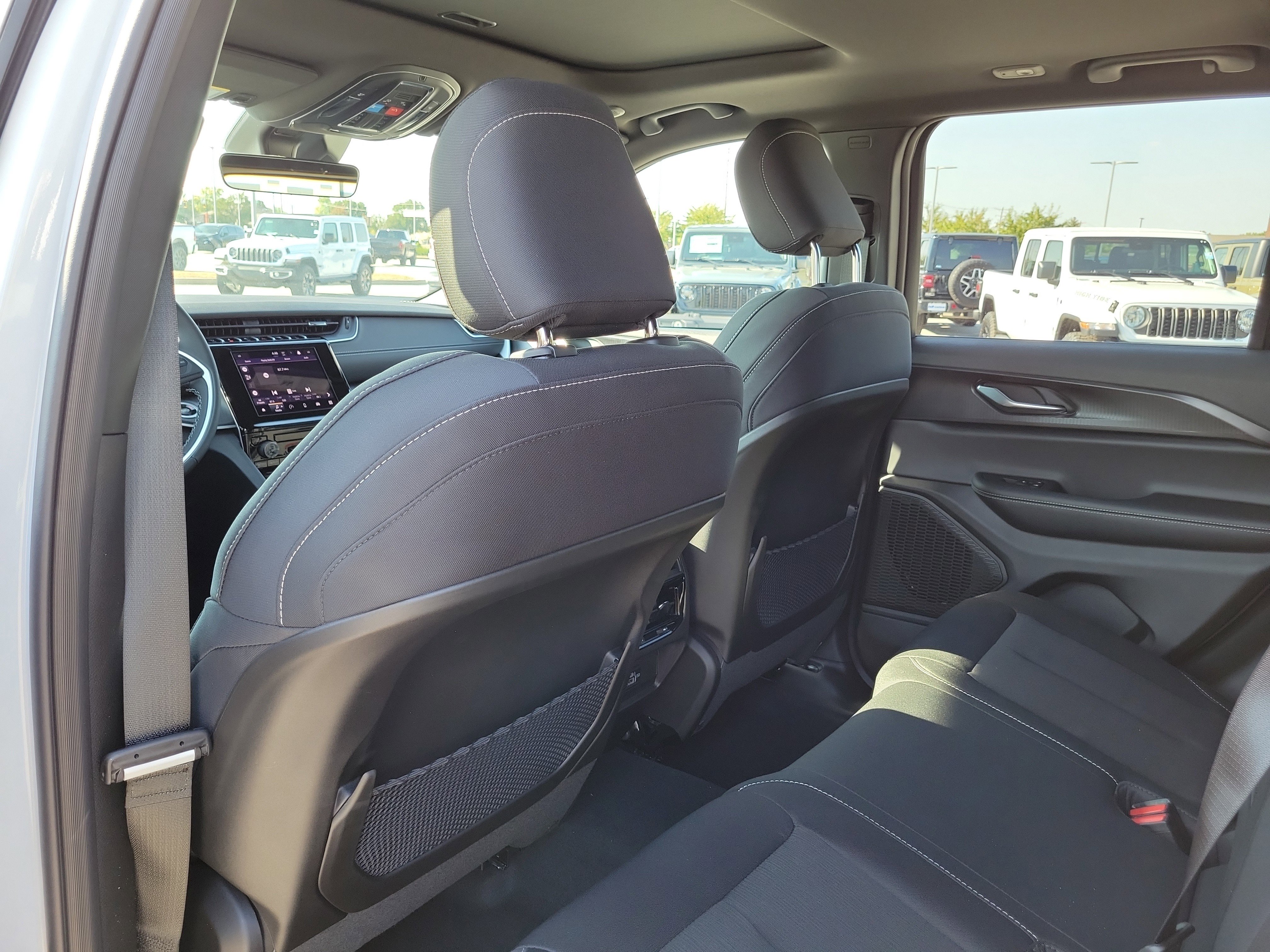 New 2025 Jeep Grand Cherokee Laredo X image 12