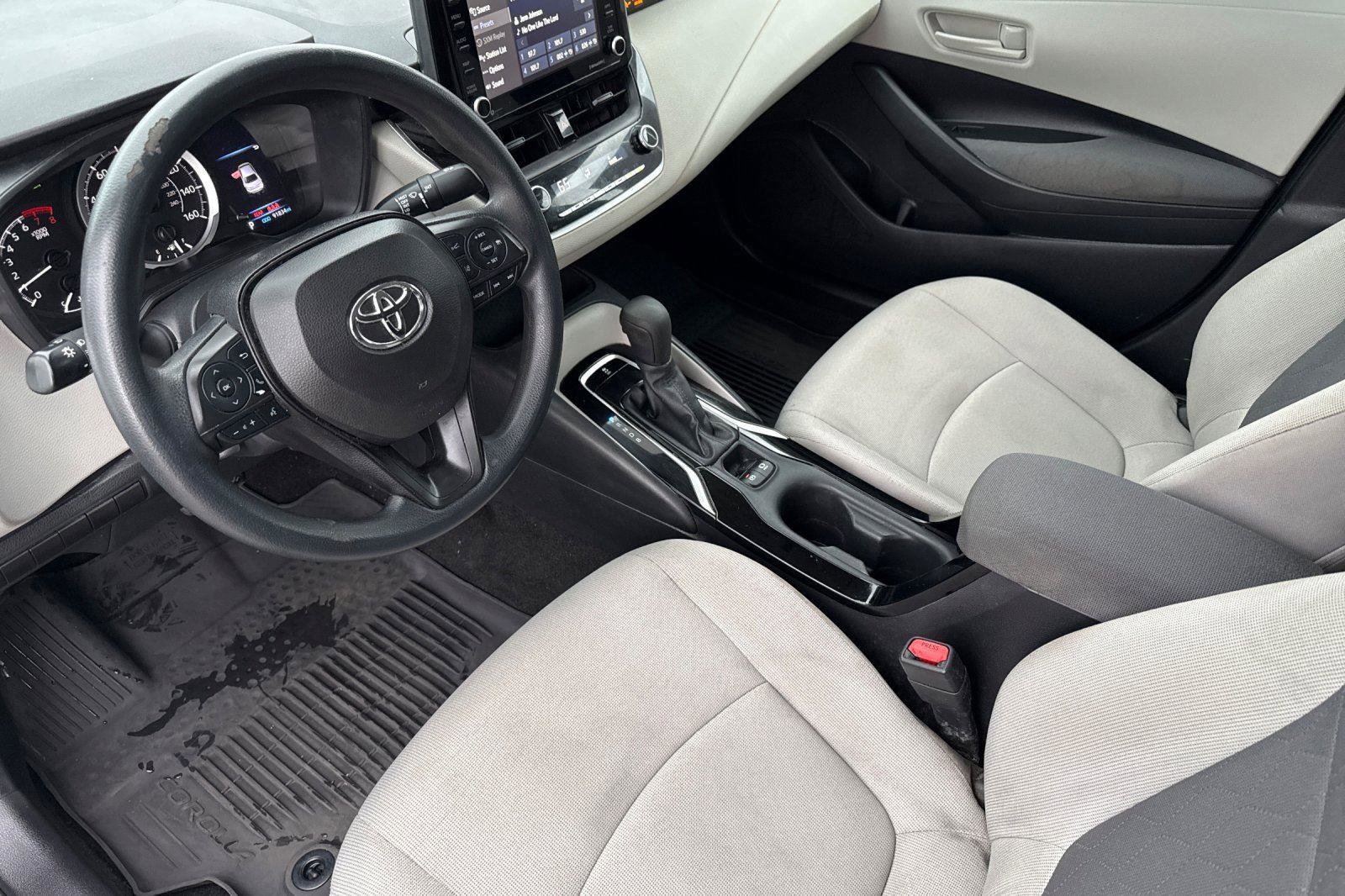 Used 2022 Toyota Corolla LE image 4