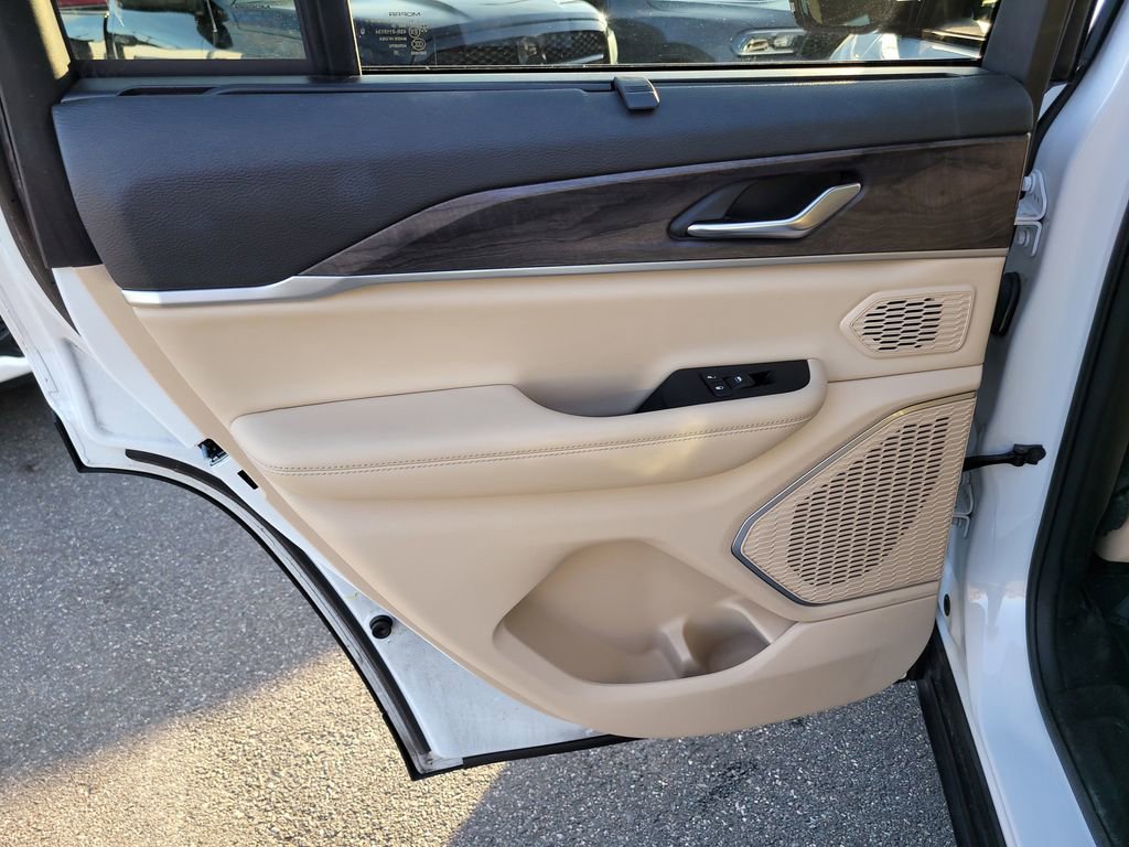 Used 2023 Jeep Grand Cherokee 4WD 4xe w/ Luxury Tech Group II image 10