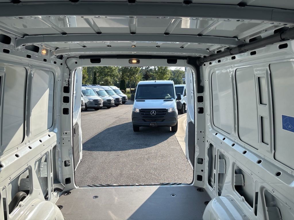 Used 2023 Mercedes-Benz Sprinter 144 Cargo image 15
