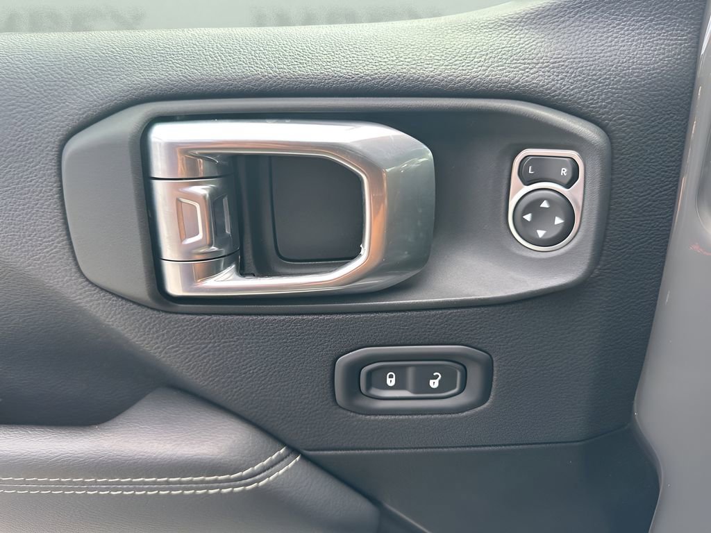 Used 2022 Jeep Wrangler Unlimited Sahara w/ Safety Group image 24