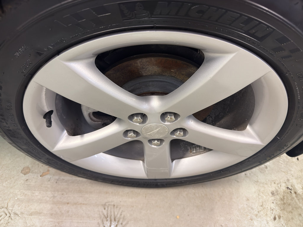 Used 2006 Pontiac Solstice Convertible w/ Premium Package RWD image 25