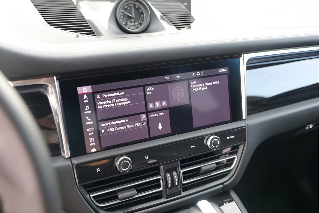 Used 2025 Porsche Macan image 16