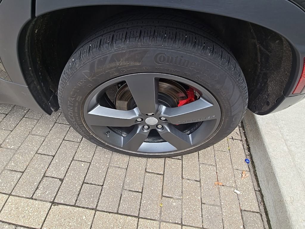 Certified 2024 Land Rover Defender 110 SE image 9