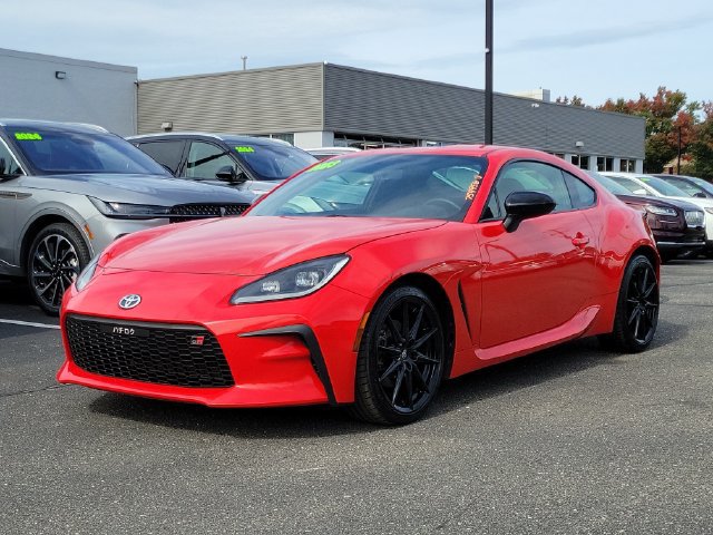 Used 2023 Toyota GR86 Premium RWD image 2