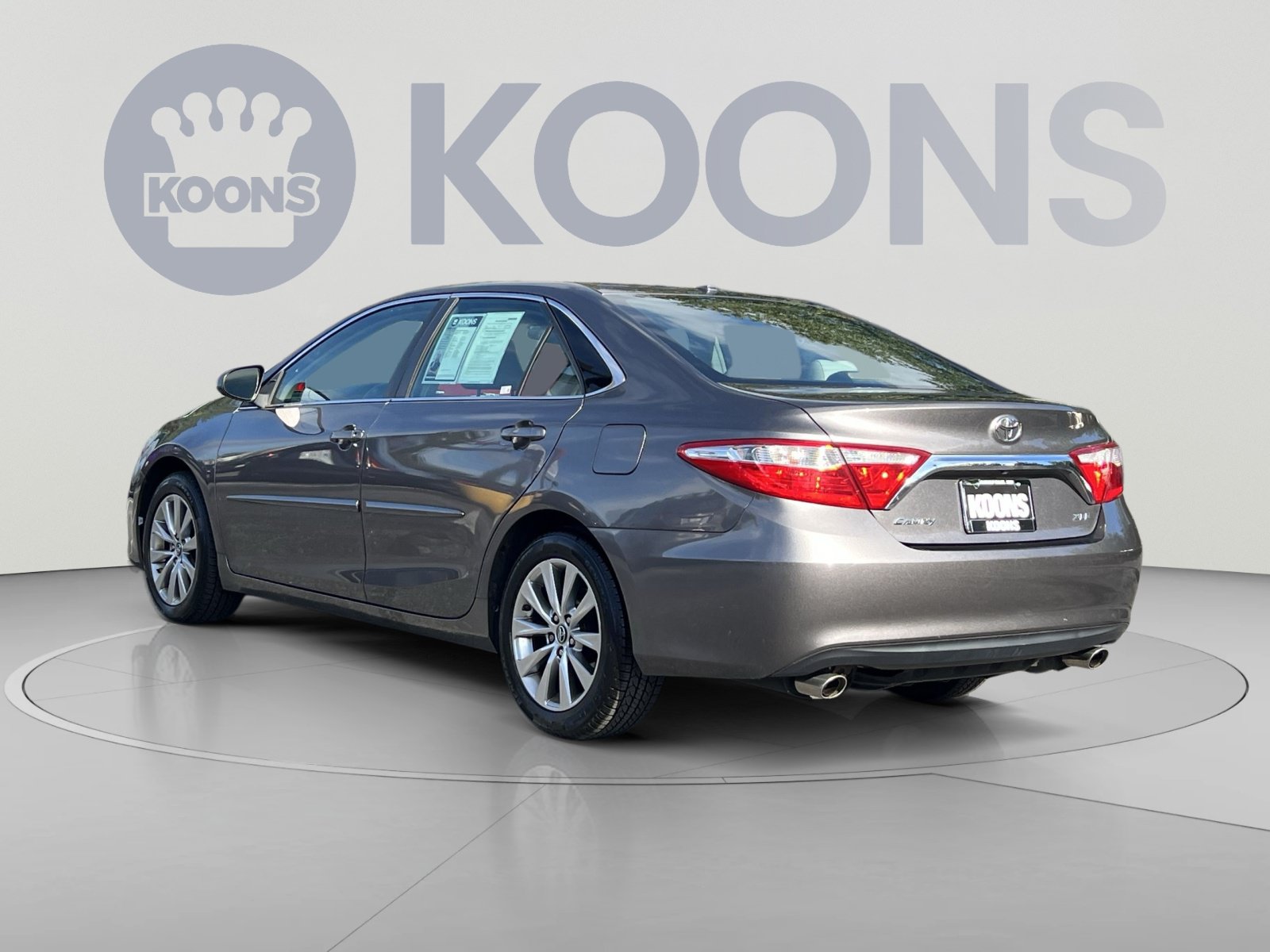 Used 2017 Toyota Camry XLE FWD image 7