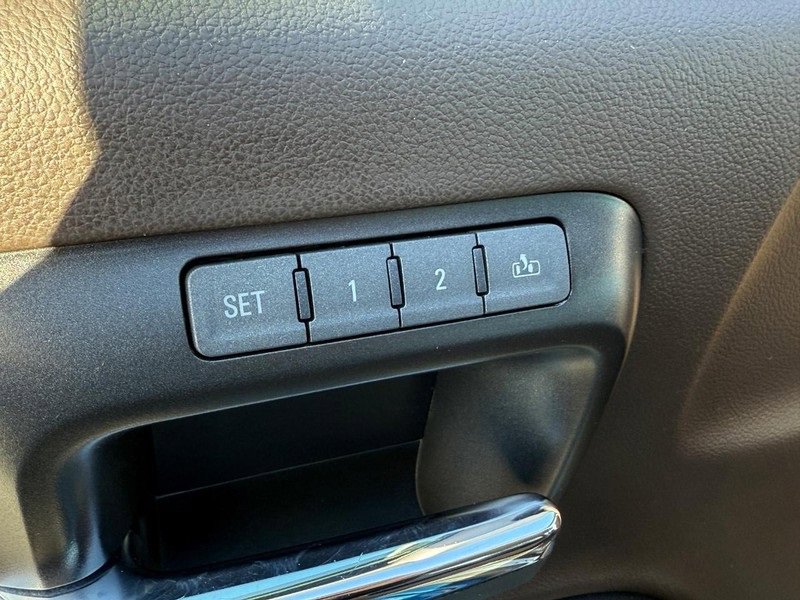 Used 2018 Chevrolet Silverado 1500 High Country image 16