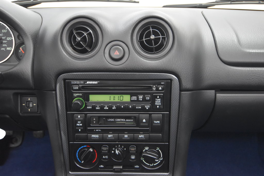 Used 1999 MAZDA MX-5 Miata 10th Anniversary Edition RWD image 31
