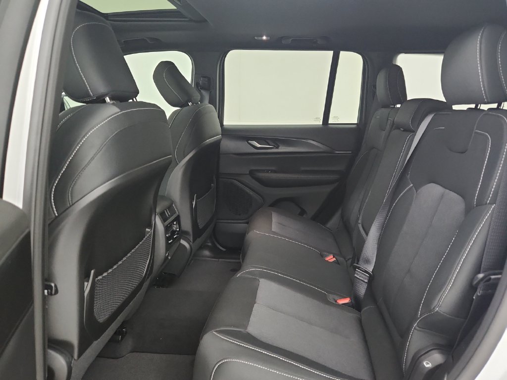 New 2026 Jeep Grand Cherokee Laredo X AWD/4WD image 31