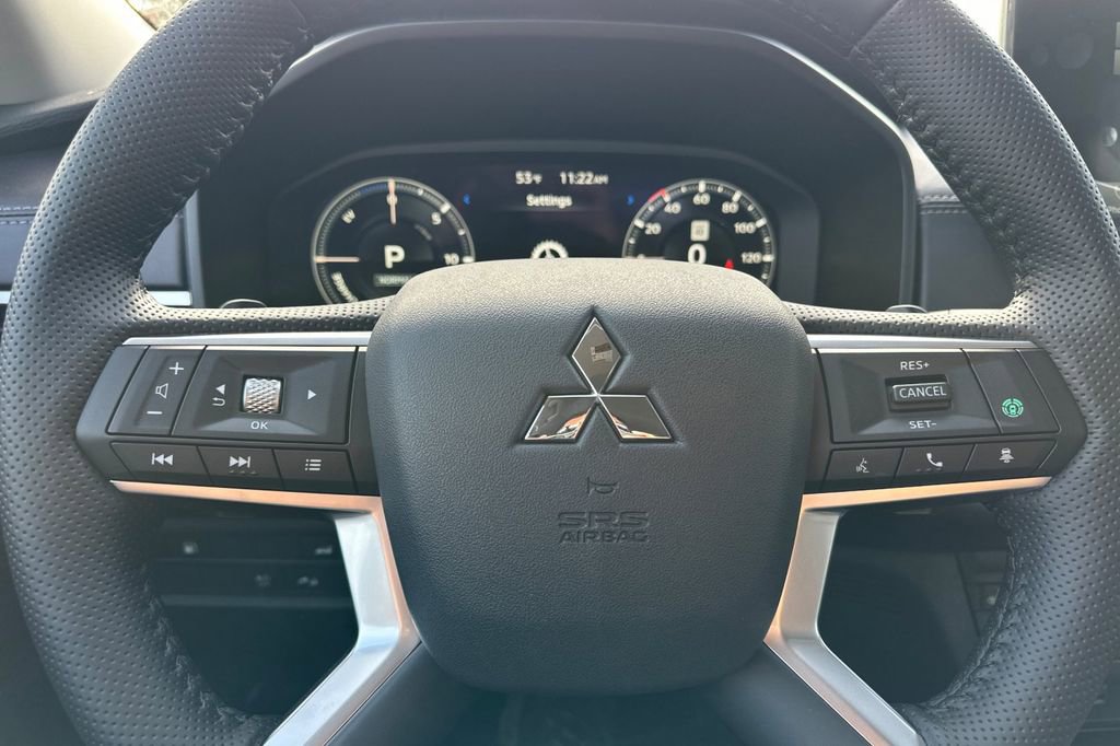 New 2025 Mitsubishi Outlander SE image 24