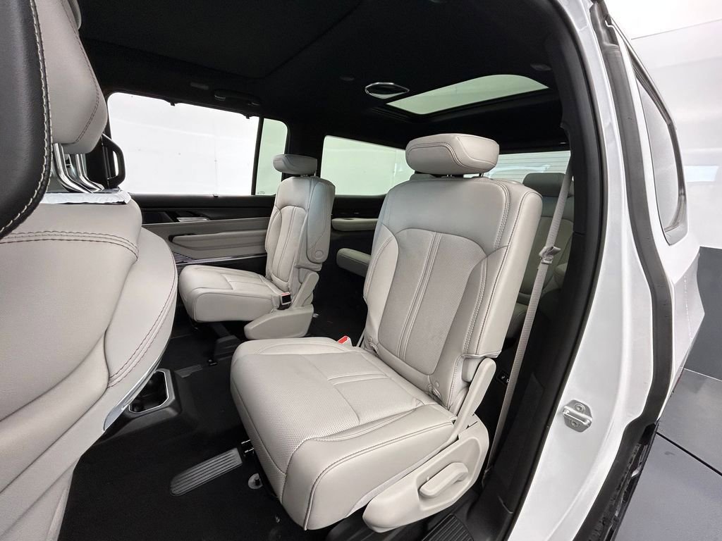 New 2026 Jeep Grand Wagoneer Summit image 31
