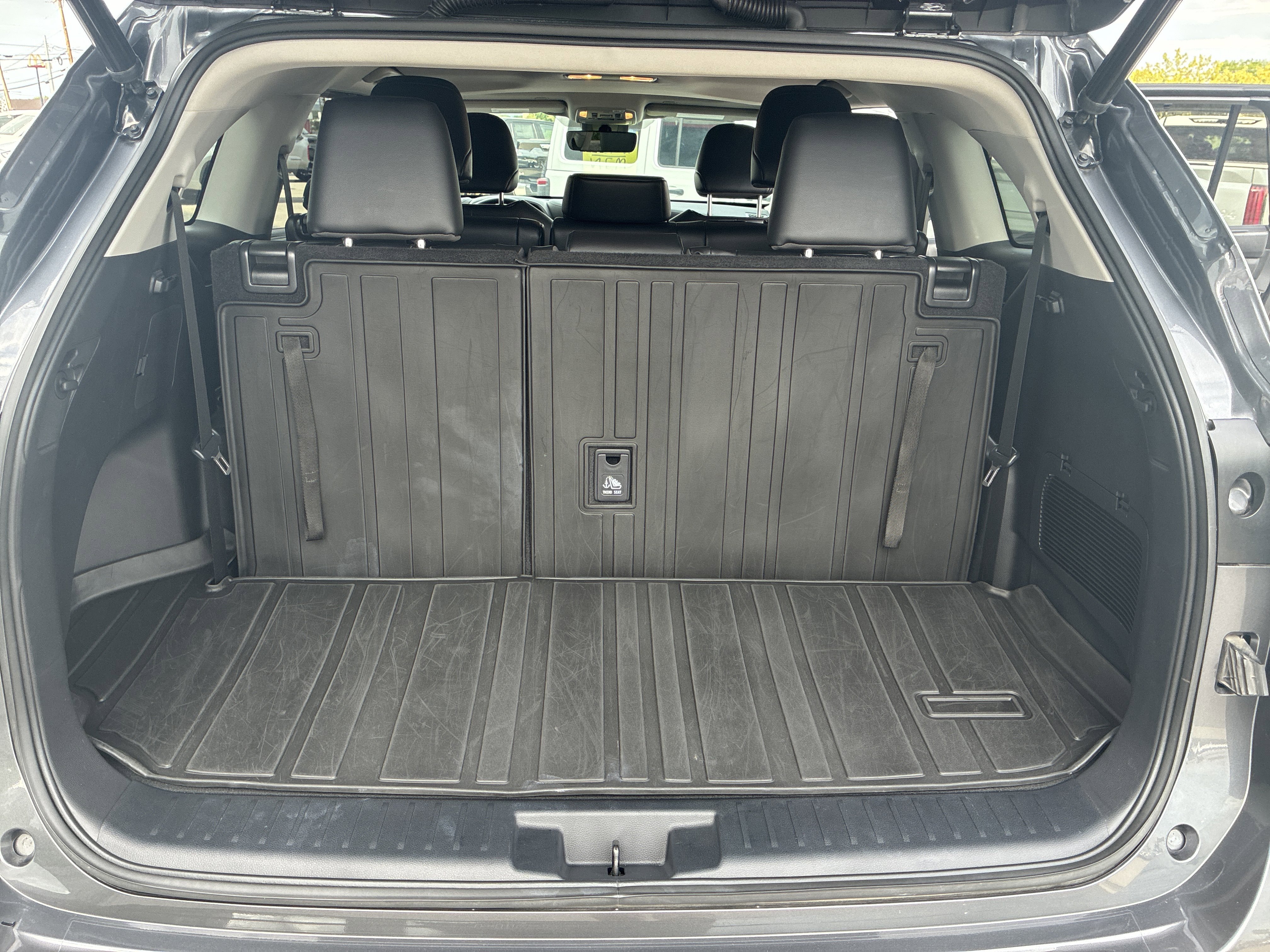 Used 2023 Toyota Highlander XLE AWD/4WD image 25