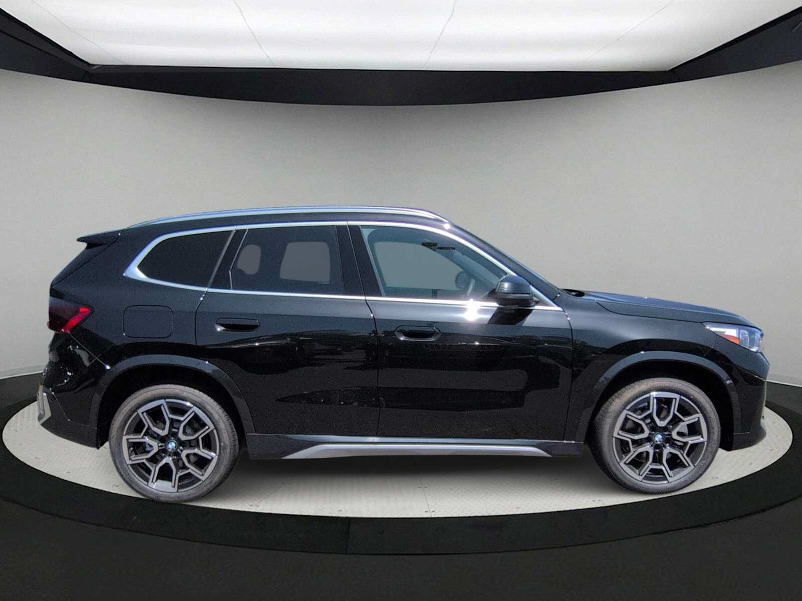 New 2026 BMW X1 xDrive28i w/ Convenience Package AWD/4WD image 9