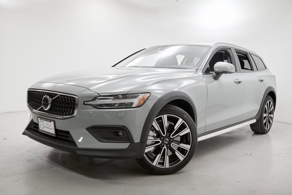 New 2026 Volvo V60 B5 Cross Country Ultra w/ Climate Package image 2
