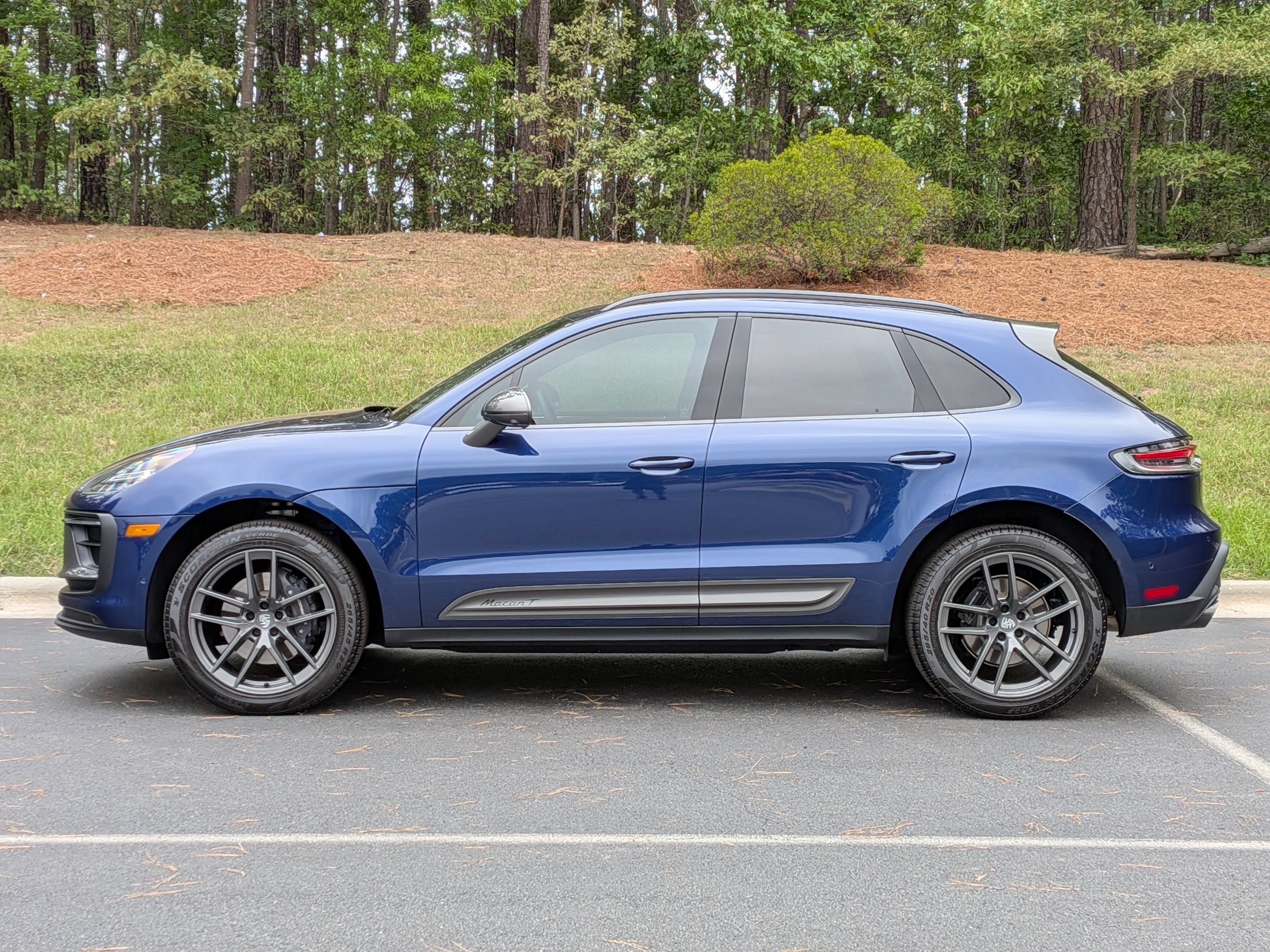 Certified 2025 Porsche Macan Turbo AWD/4WD image 2