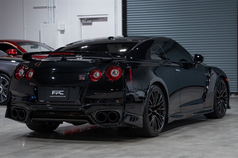 Used 2021 Nissan GT-R Premium AWD/4WD image 15