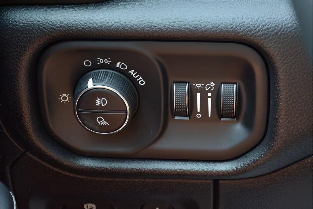 Used 2023 RAM 1500 Laramie AWD/4WD image 32