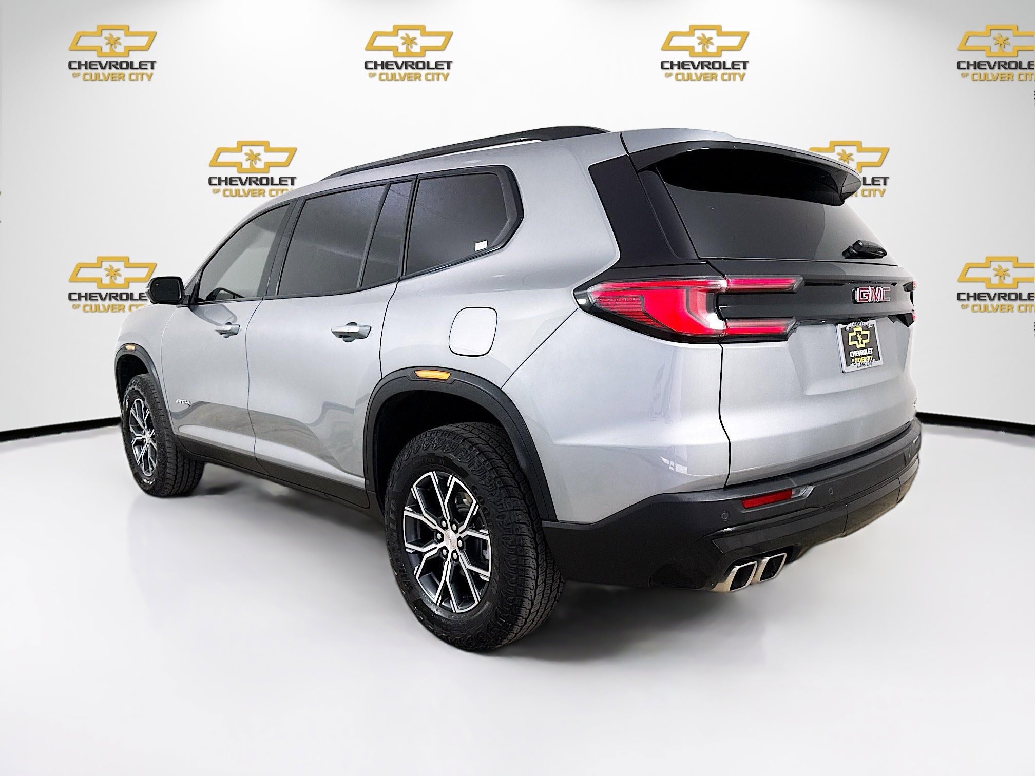 Used 2024 GMC Acadia AT4 w/ Luxury Package image 5