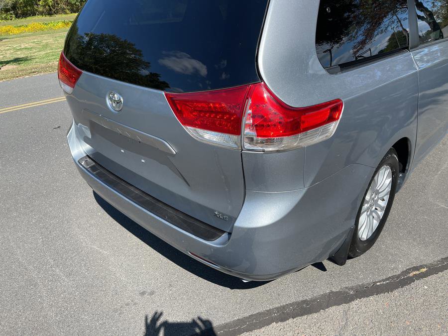 Used 2012 Toyota Sienna XLE w/ Entertainment Pkg FWD image 25