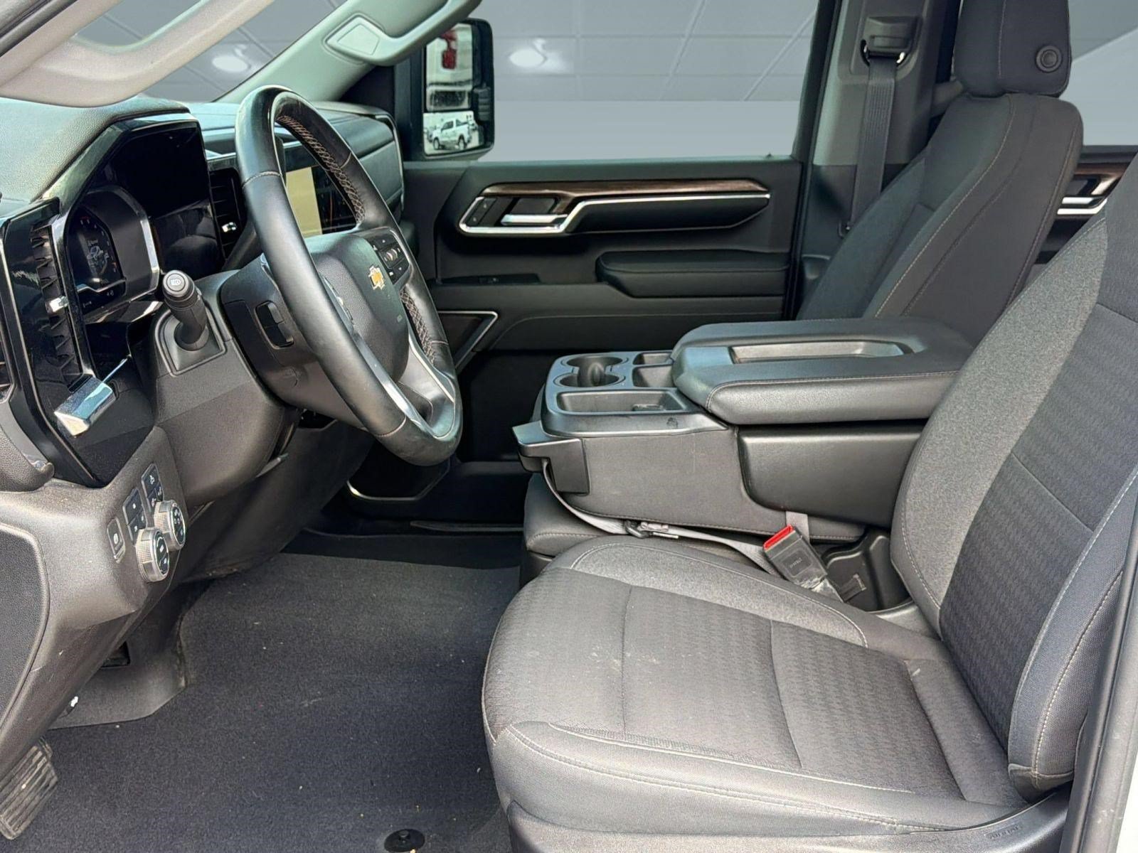 Used 2024 Chevrolet Silverado 2500 LT AWD/4WD image 5