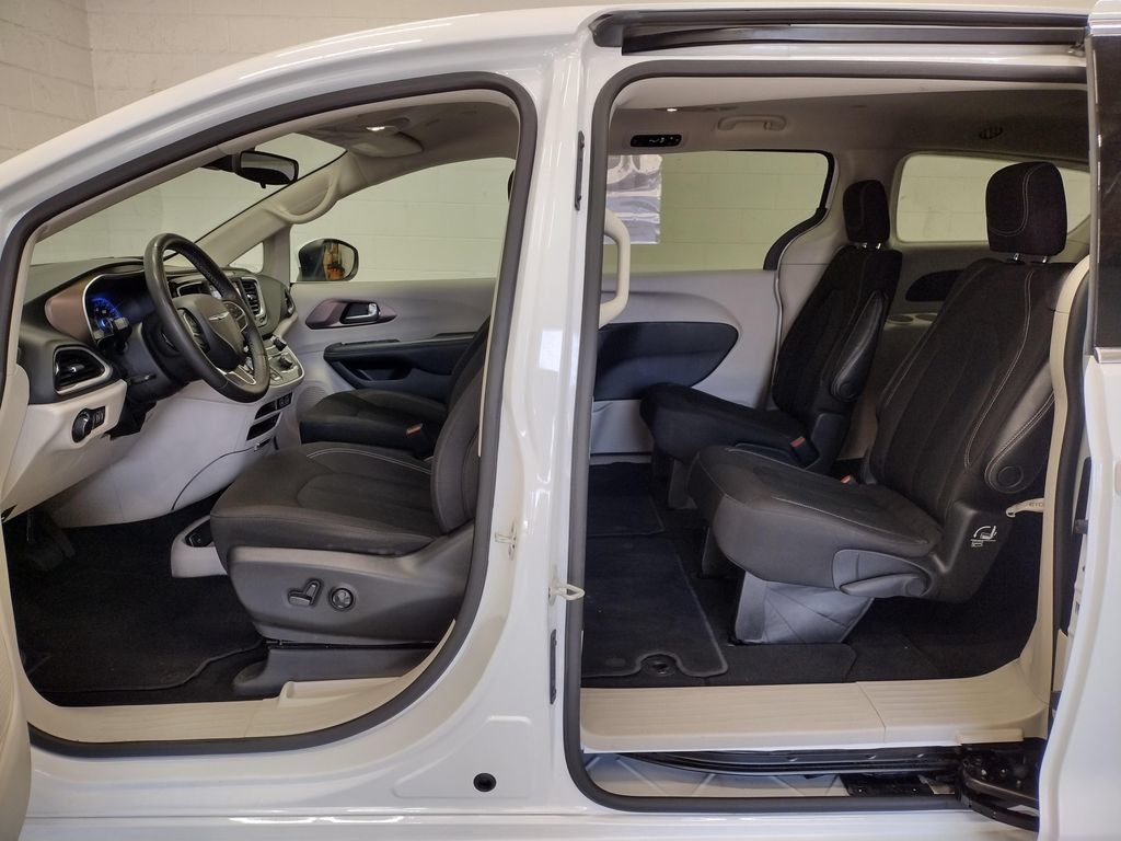 Used 2023 Chrysler Voyager LX FWD image 23