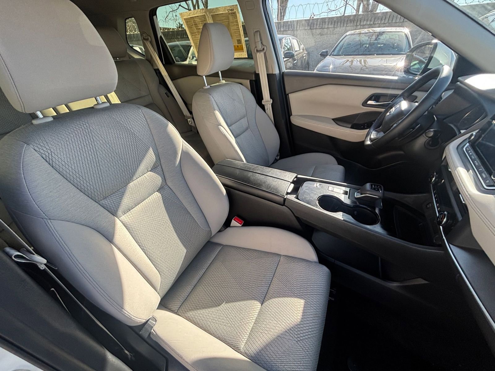 Used 2025 Nissan Rogue SV FWD image 38