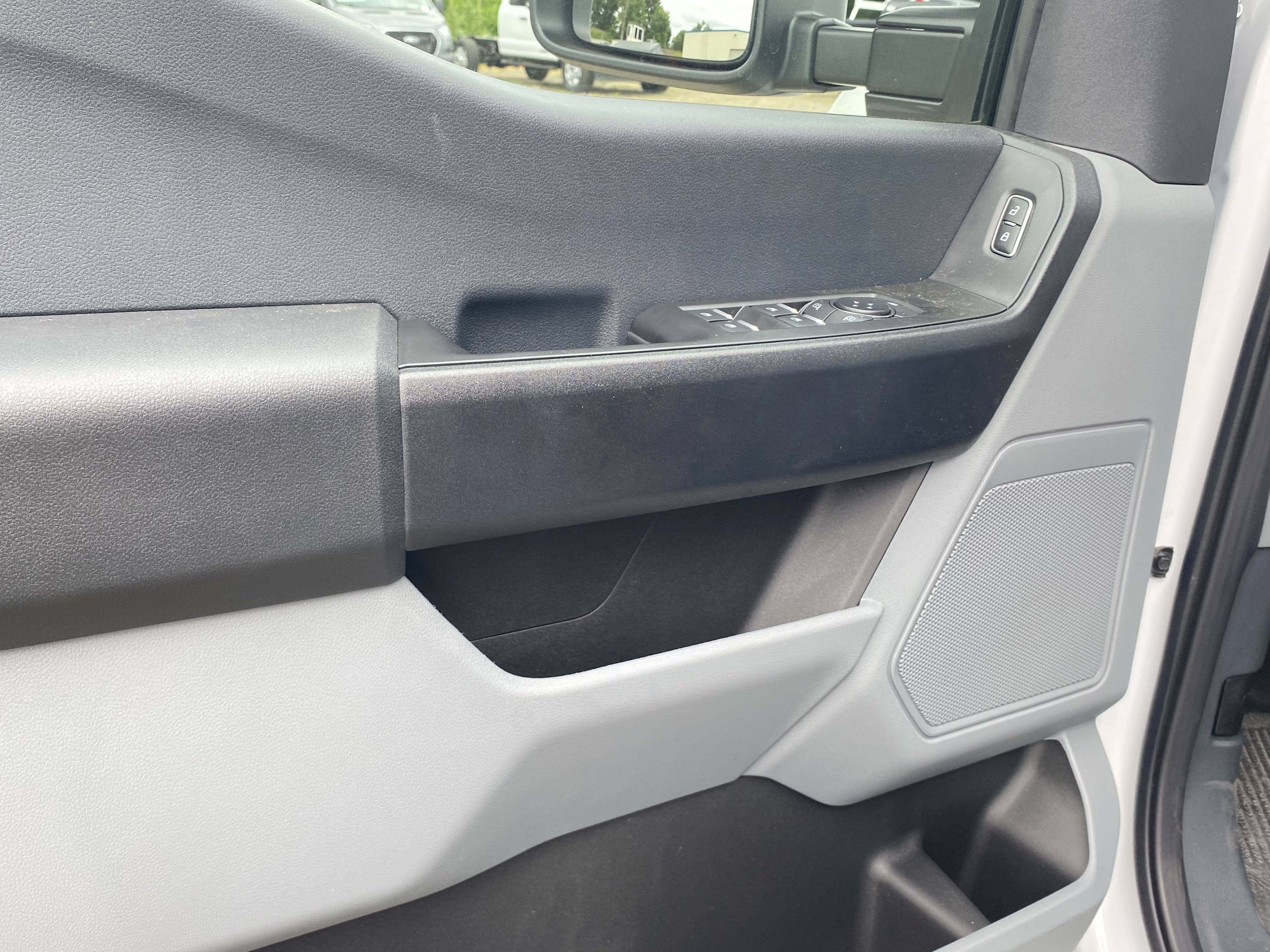 New 2025 Ford F350 XL w/ XL Chrome Package image 17