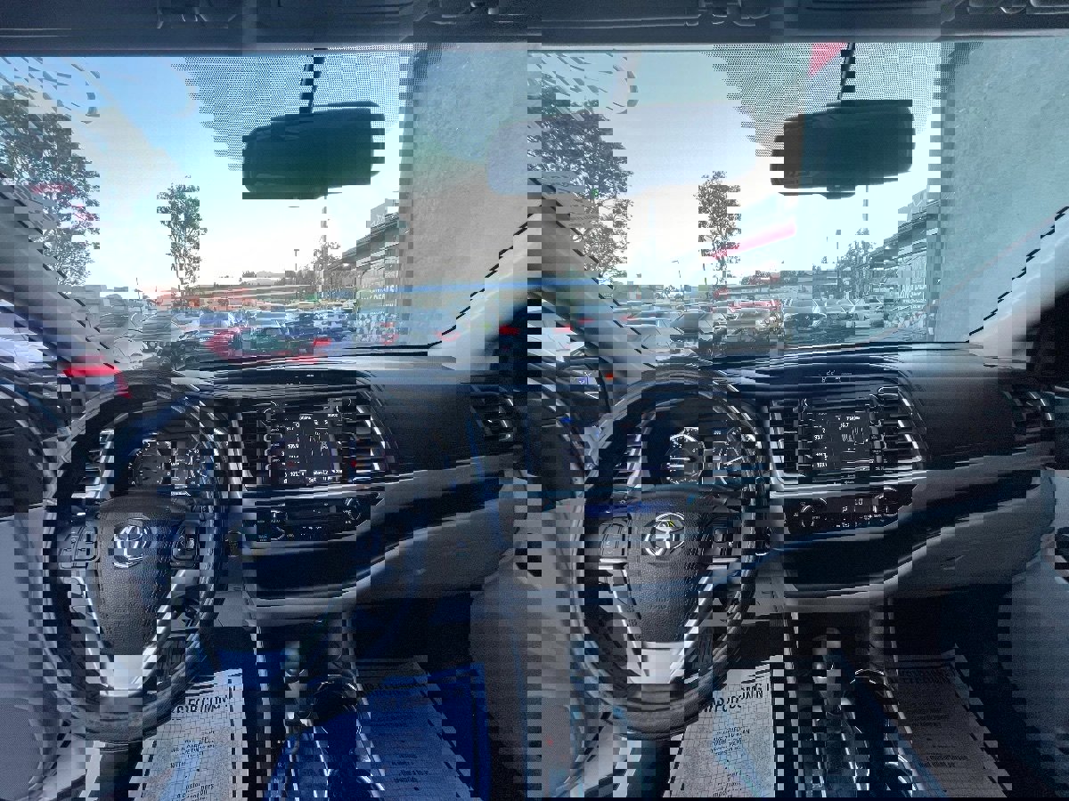 Used 2016 Toyota Highlander XLE image 9