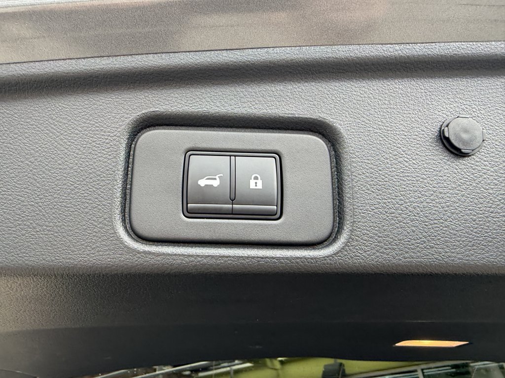 Used 2025 Nissan Pathfinder SV FWD image 35