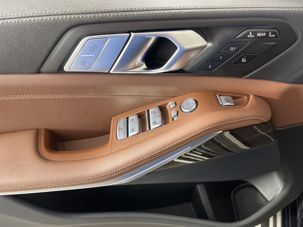 Used 2022 BMW X7 xDrive40i w/ Parking Assistance Package image 31