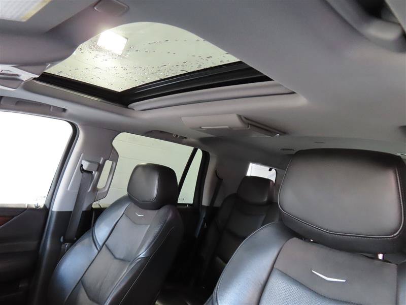 Used 2020 Cadillac Escalade Premium Luxury AWD/4WD image 19