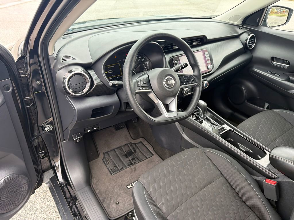 Used 2023 Nissan Kicks SV image 11