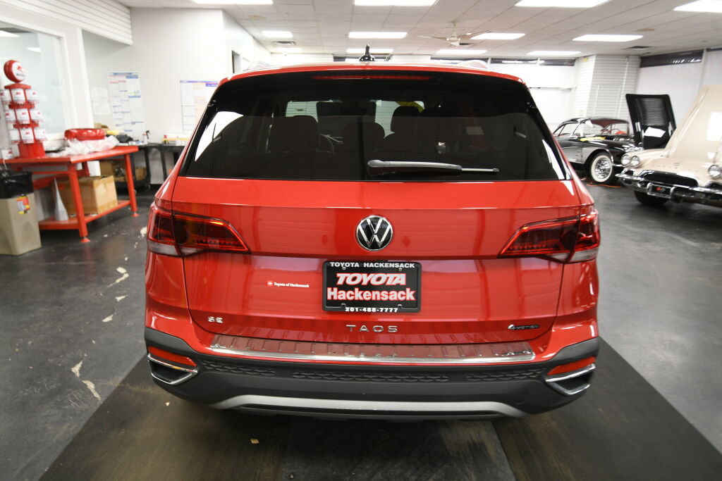 Used 2023 Volkswagen Taos SE w/ Panoramic Sunroof Package AWD/4WD image 7
