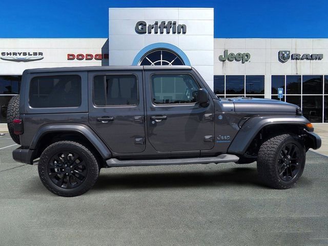 Used 2025 Jeep Wrangler Unlimited Sahara image 3