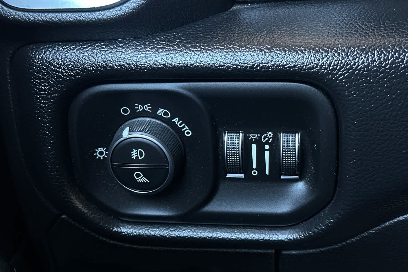 Used 2019 RAM 1500 Laramie RWD image 30