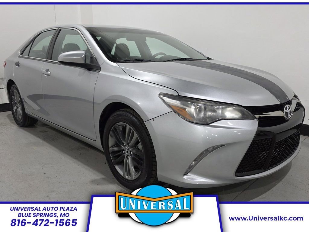 Used 2017 Toyota Camry SE image 1