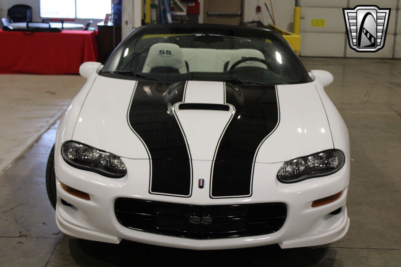 Used 2001 Chevrolet Camaro Z28 w/ SS Performance/Appearance Pkg image 19