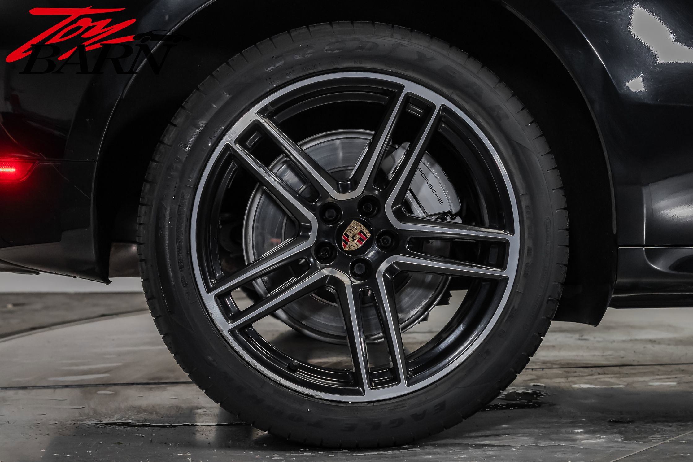 Used 2020 Porsche Macan Turbo image 13