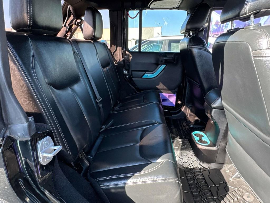Used 2015 Jeep Wrangler Unlimited Rubicon image 14