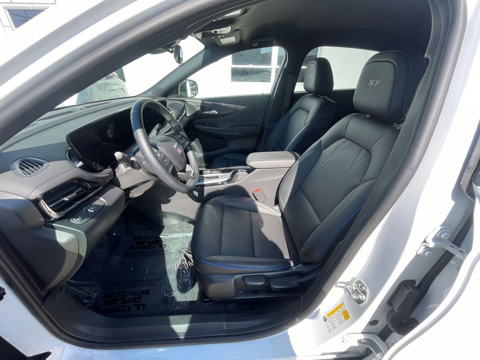 Used 2025 Buick Envista Sport Touring image 27