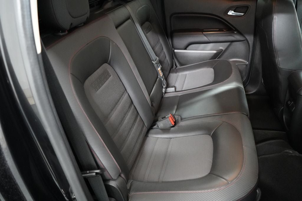 Used 2015 GMC Canyon SLE w/ All-Terrain Package AWD/4WD image 32